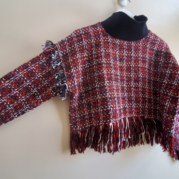 Tweed crop Top With fringe with turtle neck, low sleeve seams - Picture 3 of 7